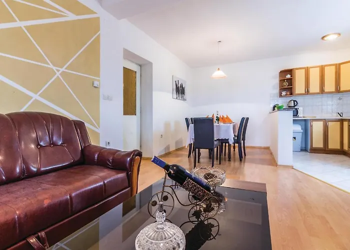 3 Bedroom Stunning In Apartment Pula