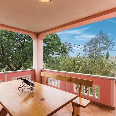 Apartment 3 Bedroom Lovely In