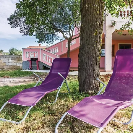 3 Bedroom Lovely In Apartment Pula
