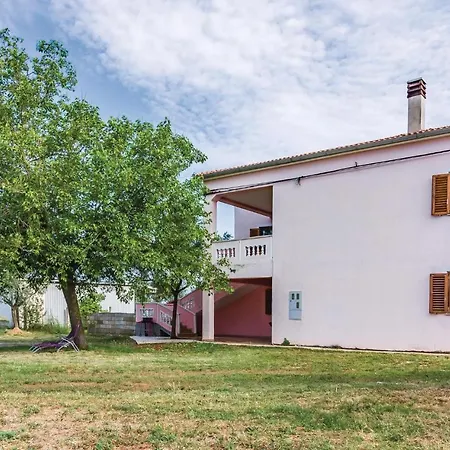 3 Bedroom Stunning In Пула