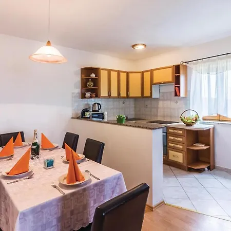 Apartment 3 Bedroom Lovely In