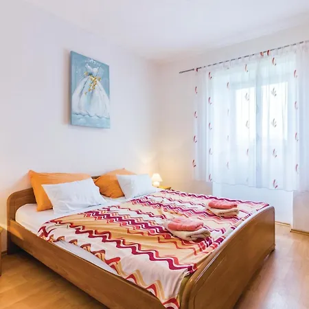 3 Bedroom Stunning In Пула