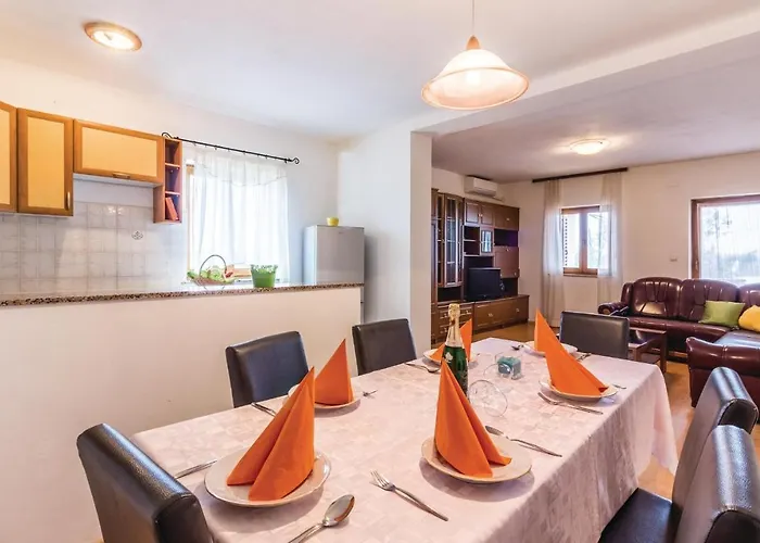 3 Bedroom Stunning In Apartman Póla