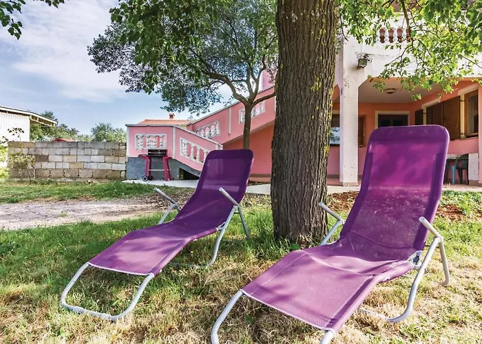 3 Bedroom Stunning In Appartement Pula