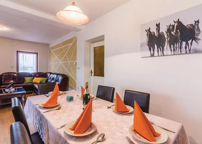 3 Bedroom Stunning In Appartement Pula