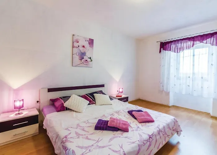 3 Bedroom Stunning In Appartement *